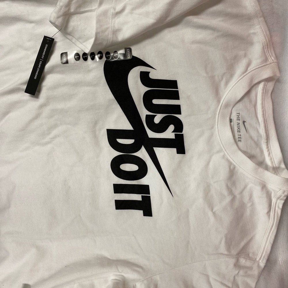 Nike shirt - Picture 3 of 5
